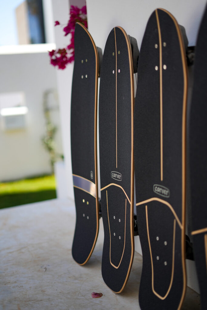IMG_2982 Tablas de surfskate listas para entrenamiento en tierra de la escuela de surf  y surfskate en Chiclana, Novo Sancti Petri